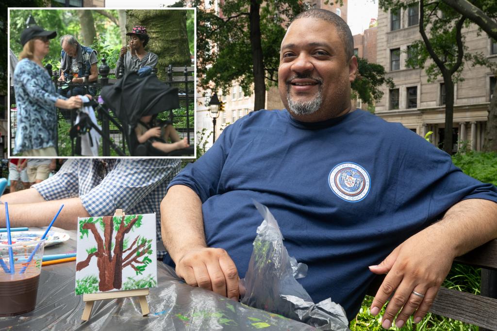 Manhattan DA Alvin Bragg paints as nonprofit hands out free needles to junkies in Washington Square Park